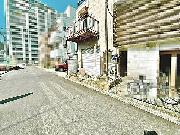 ファミリーマートまで徒歩６分！スギ薬局まで徒歩１８分！プラットプラットまで徒歩７分！エディオンまで徒歩８分！お買い物に便利な立地ですね♪