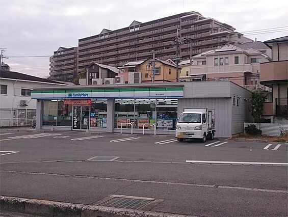 ファミリーマー...