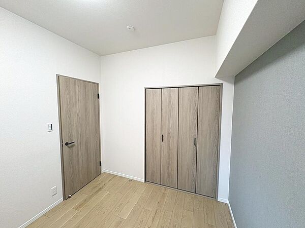 お部屋を広く利用するために必須なクローゼットが全室付いています♪もちろんお荷物を収納されても良しの勝手の良いクローゼットは嬉しいですね♪