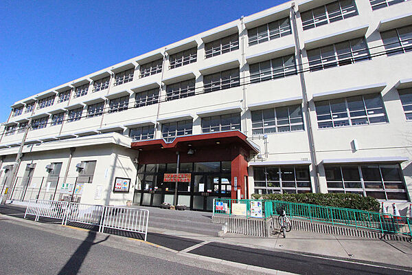 堺市立三宝小学校まで徒歩１４分
