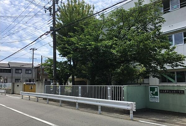 泉大津市立上條小学校まで徒歩４分