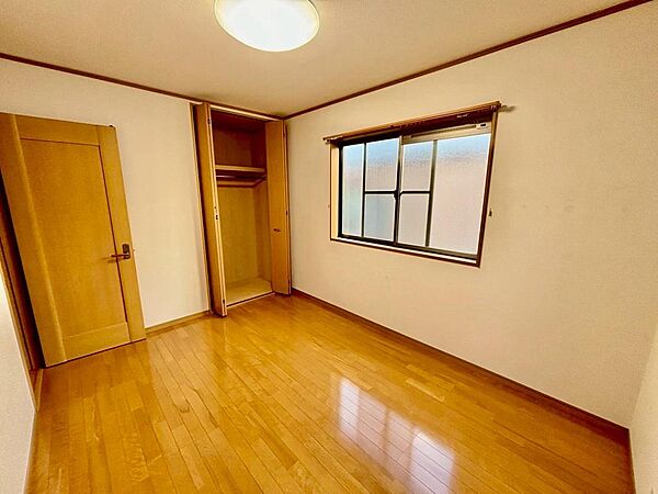 【クローゼット】お部屋を広く利用するために必須なクローゼットが全室付いています♪もちろんお荷物を収納されても良しの勝手の良いクローゼットは嬉しいですね♪