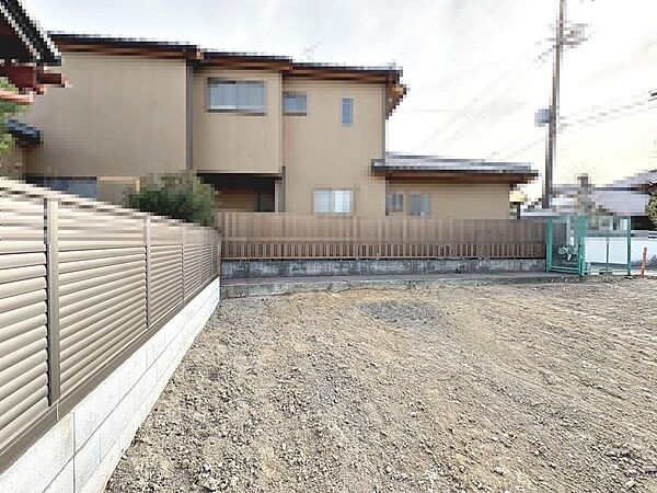 現地見学当日から承っております♪現地周辺の環境や、駅までの道のりなど周辺環境も合わせてご確認いただき、ぜひご検討ください！
