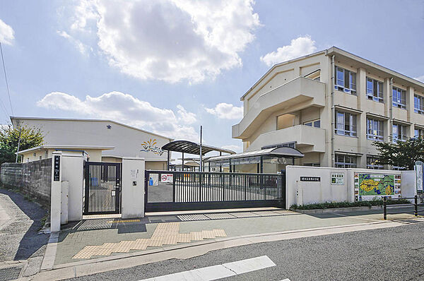 金岡小学校まで徒歩１３分