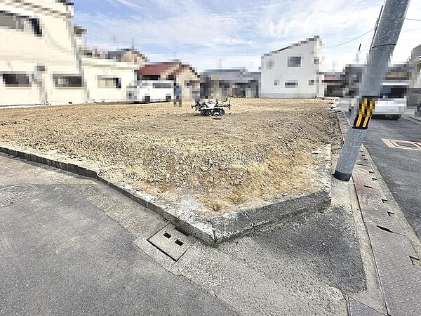 万代堺草部店まで徒歩１２分！イトーヨーカドーアリオ鳳店まで徒歩１７分！ライフ福泉店まで徒歩１７分！毎日のお買い物に便利ですね！その日の特売日などでスーパーを選べますね♪