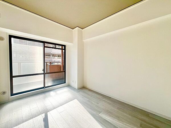 クロス・フローリング張替！綺麗な壁や床で室内が明るくなりますね！爽やかな気分でお過ごしいただけますよ♪