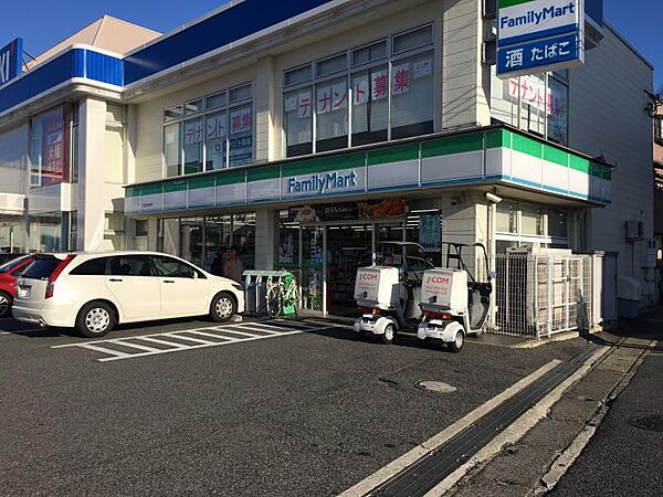 ファミリーマート京屋御陵前店まで徒歩８分