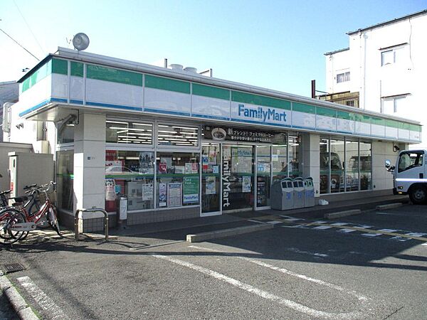 ファミリーマート堺一条通店まで徒歩５分