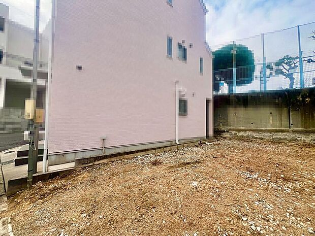 東向き日当たり良好！たっぷりの陽光に包まれる明るい住まいになりますね！