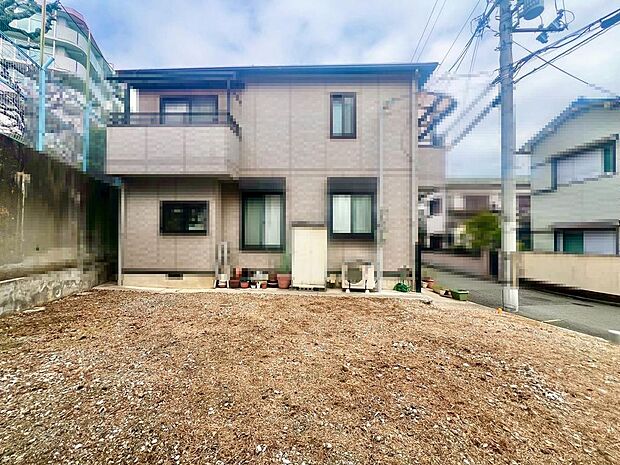 東面バルコニーですので、日当り良好で洗濯物がよく乾きますね♪