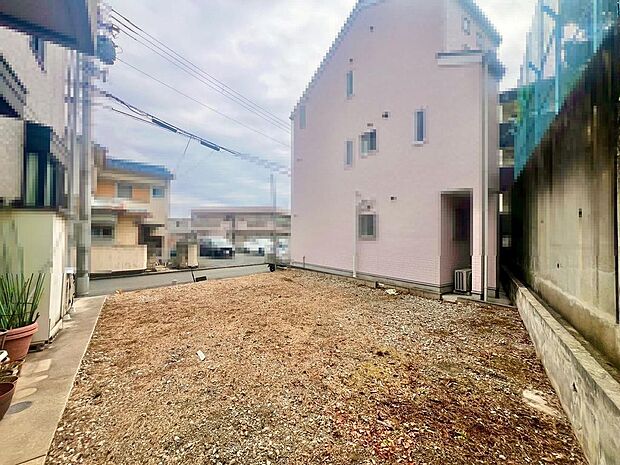 玄関にシューズボックスありますよ!玄関周りもスッキリ片付きますね♪