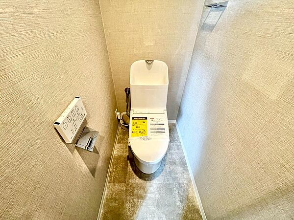 【トイレ】温水便座洗浄便座ですので、寒い日も温かい便座で安心して使用していただけますよ！