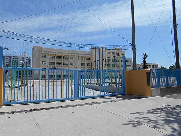 大阪市立南港みなみ小学校まで徒歩６分