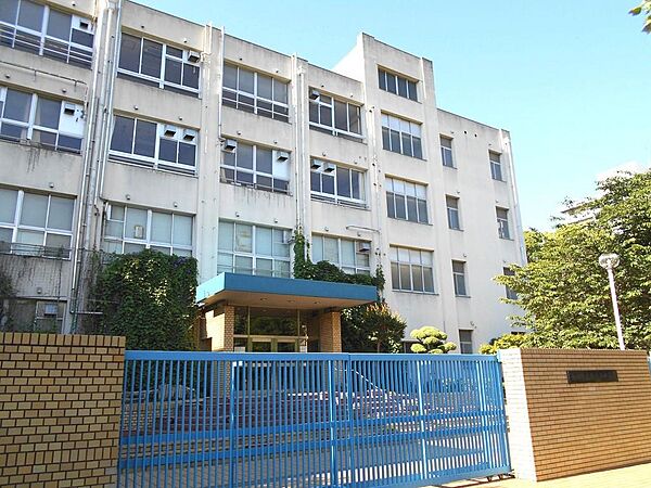 大阪市立南港南中学校まで徒歩６分