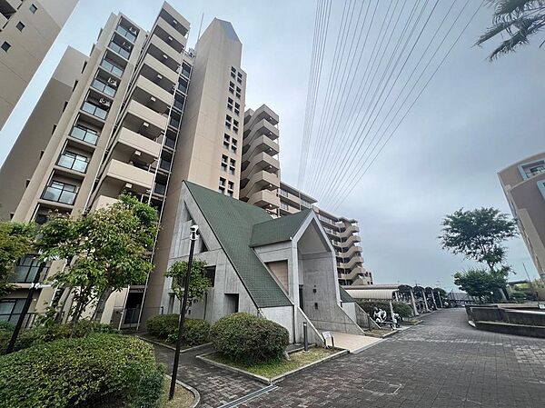 クロス張替！綺麗な壁で室内が明るくなりますね！爽やかな気分でお過ごしいただけますよ☆