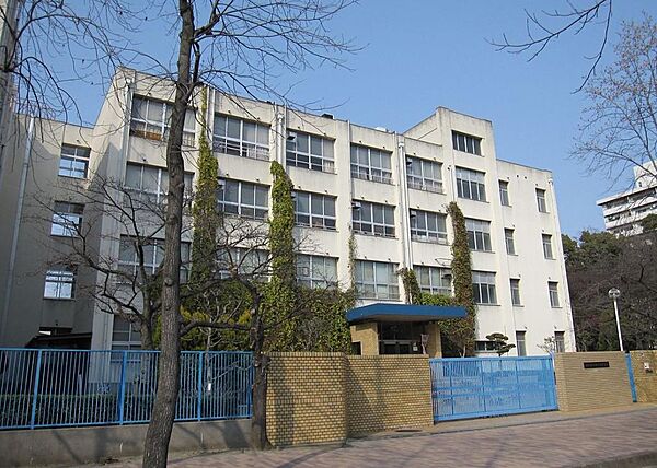 大阪市立南港南中学校まで徒歩９分