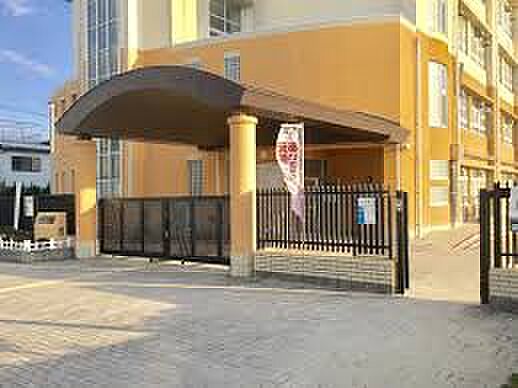 久世小学校まで徒歩15分