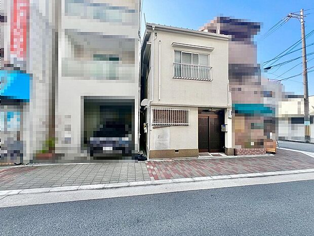 周辺にはスーパーや薬局など、商業施設がそろっていますよ！とても住みやすい環境です！