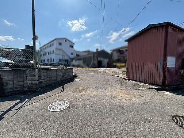土塔町公園まで徒歩１６分♪気軽な近さでお散歩コースやジョギングコースにもいいですね♪気分もリフレッシュされますよ♪