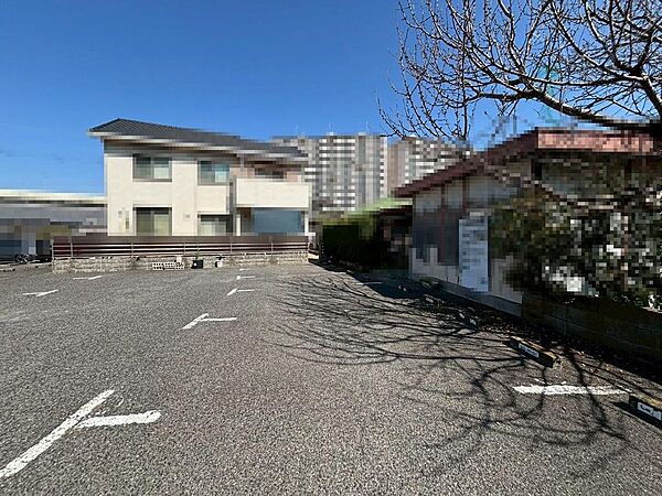 土地面積約１７９．７４坪と広々、多用途にご利用いただけます♪現況月極駐車場になっております！