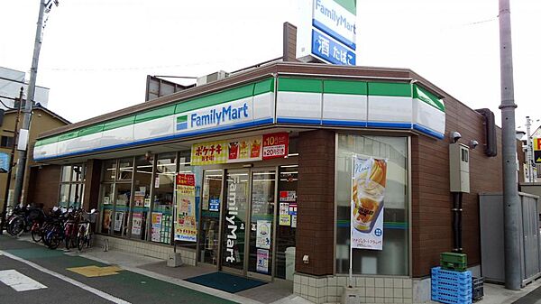 ファミリーマート羽衣駅西店