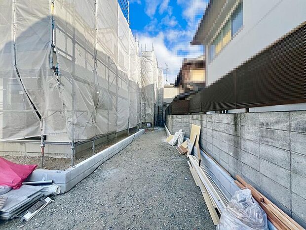 ファミリーマートまで徒歩6分♪ウエルシアまで徒歩8分♪エディオンまで徒歩4分♪お買い物に便利な立地ですね!