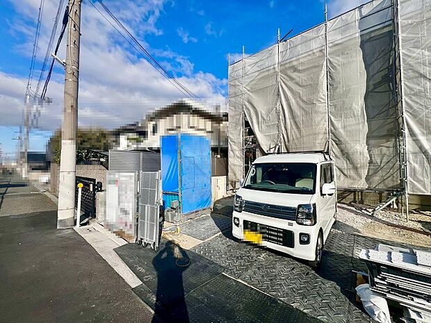 【全棟LDK約20帖以上】家族を身近に感じるリビング階段ですよ♪居心地良く、ご家族皆がゆったり寛げる憩いの空間となりそうです♪