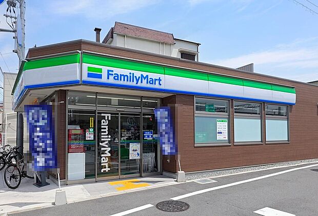 ファミリーマート諏訪ノ森駅前店まで徒歩6分