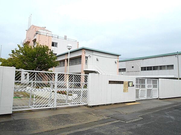 第三中学校まで徒歩１３分