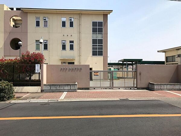 堺市立美原中学校まで徒歩１４分