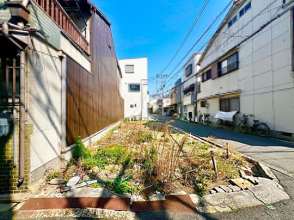 周辺にはスーパーや薬局など、商業施設がそろっていますよ！とても住みやすい環境ですよ♪