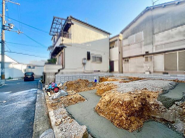 家族を身近に感じる対面式キッチンです!食洗機・3口コンロ・浄水器付きのシステムキッチンです♪