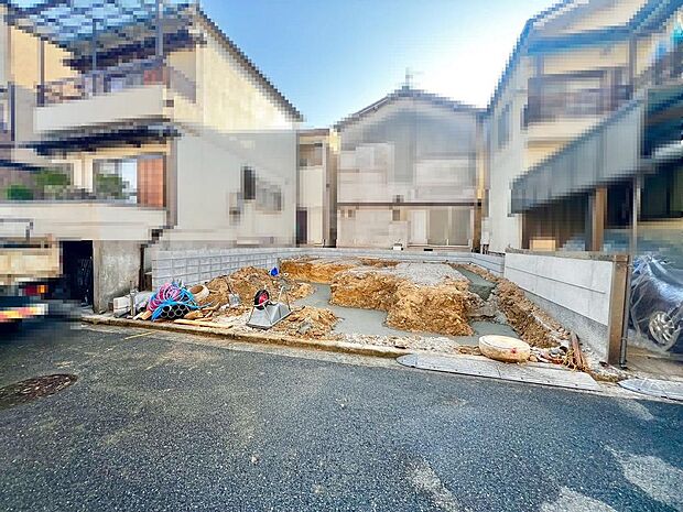 【浴室乾燥機付きです】一坪以上の浴室でのびのび一日の疲れを癒して下さいね!浴室に窓が付いているので、換気ができて湿気やカビ防止になりますよ♪