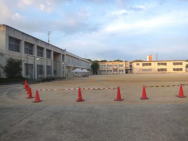 和泉市立北池田小学校まで徒歩１３分