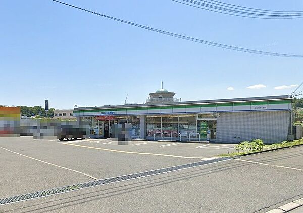 ファミリーマート羽曳野埴生野店まで徒歩１２分