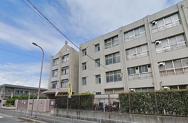 大阪市立友渕中学校まで徒歩１０分