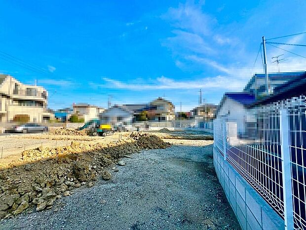 【全棟LDK約16帖以上】大きな窓のあるリビングは、陽光あふれる明るい空間です♪居心地良く、ご家族皆がゆったり寛げる憩いの空間となりそうです♪