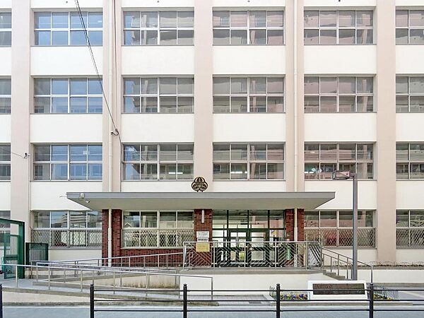 加賀屋東小学校