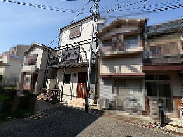 洗面所に窓ございますので、気持ちいい風が入ってきますよ♪