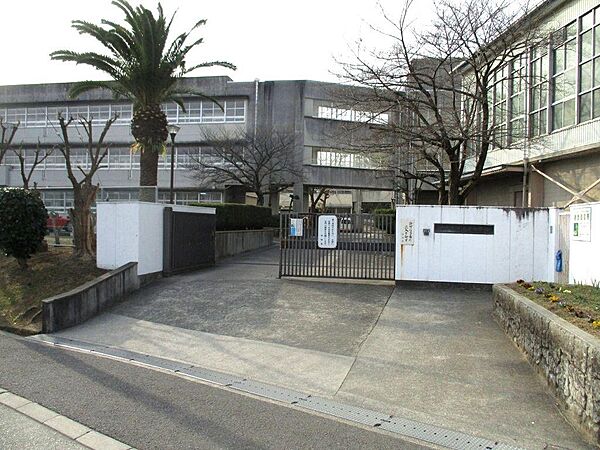 原山台中学校まで徒歩１１分