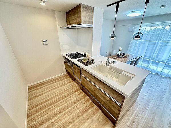 【システムキッチンですよ】ママの目線でデザインされた住まいは、水回りの導線や豊富な収納など魅力がたくさん！