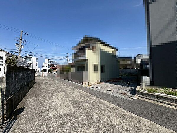 前面道路約５ｍ！広々運転の苦手な方も安心です！