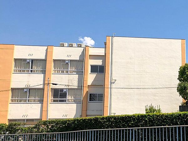 大阪狭山市立狭山中学校まで徒歩６分