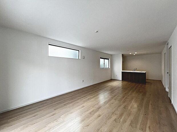 【南向き日当り良好】たっぷりの陽光に包まれる明るい住まいです♪気持ちも明るくなりますね！