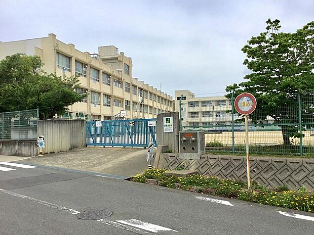 八田荘小学校まで徒歩１０分