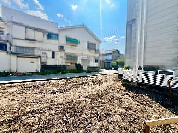 玄関に土間収納ありますよ！玄関周りもスッキリ片付きますね♪ベビーカー、アウトドア用品、ゴルフバックなどの収納にも便利ですね！