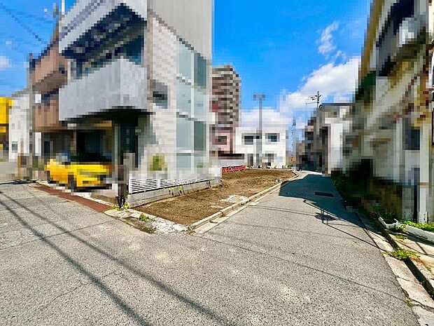 主寝室としても利用できる約６．７５帖の洋室は南側にバルコニーがあり、日当たり良好です♪