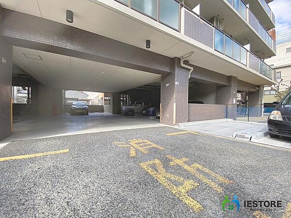 【駐車場】敷地内駐車場（月額：18000円～22000円）ございますよ！要確認！詳しくは担当までお問い合わせください！