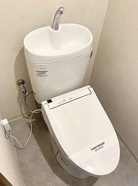 温水洗浄便座ですので、寒い日も温かい便座で安心して使用していただけますよ！