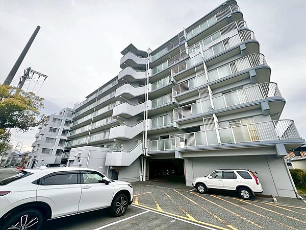 サンディまで徒歩５分！西友まで徒歩６分！業務スーパーまで徒歩１０分！毎日のお買い物に便利ですね♪その日の特売日などでスーパーを選べますね♪